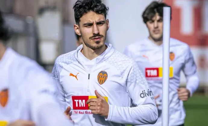 Corberán prueba con Almeida escorado a la izquierda