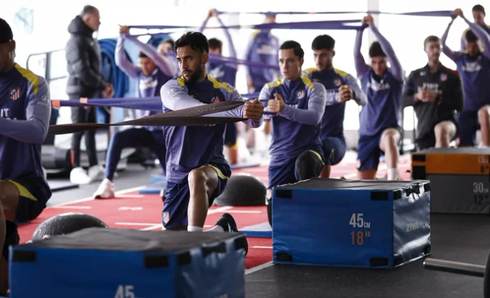 Sesión de gimnasio con Sorloth y pendientes del alta de Marcos Llorente