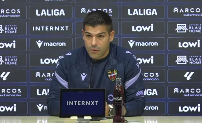 Del Moral descarta a Koyalipou y habla de Carlos Álvarez, las rotaciones y la Real Sociedad