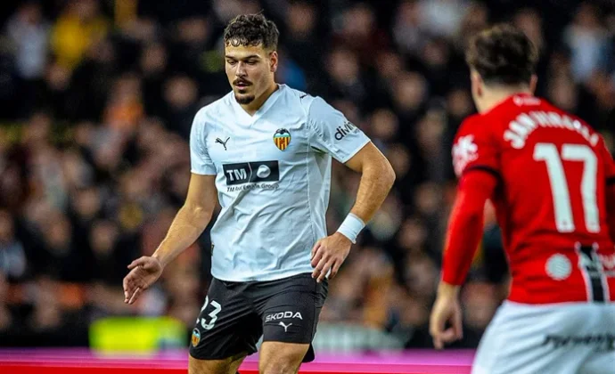 El cambio de Ugrinic fue por calambres en los isquiotibiales