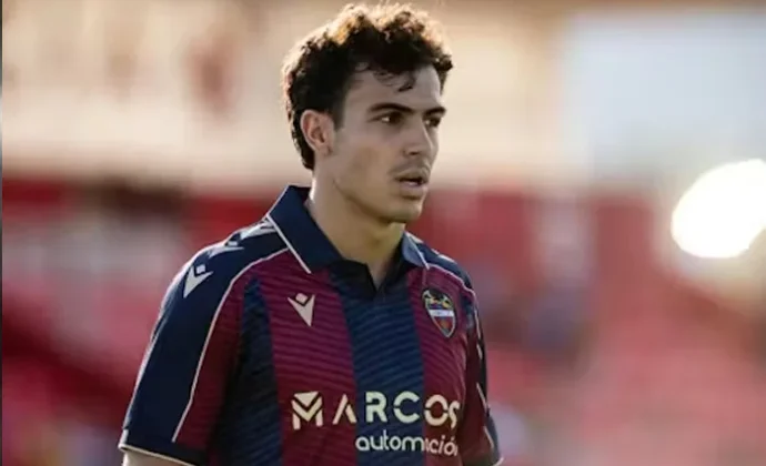 Manu Sánchez deja un vacío obligado en el costado izquierdo del Levante