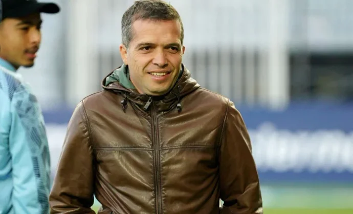 Luís Castro, arquitecto de riesgo: fútbol ofensivo para cambiar la inercia del Levante