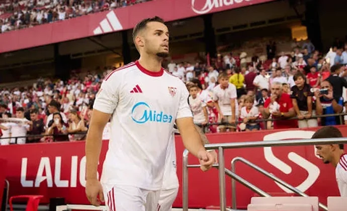 El Sevilla declara a Ramón Martínez cedible