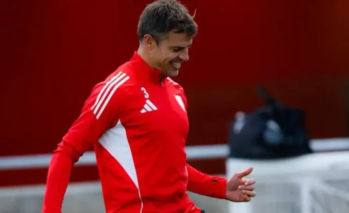 Azpilicueta se incorpora al grupo, ya recuperado, en la vuelta al trabajo del Sevilla