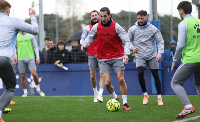 Pere Milla, Puado y Terrats empiezan la semana con el grupo