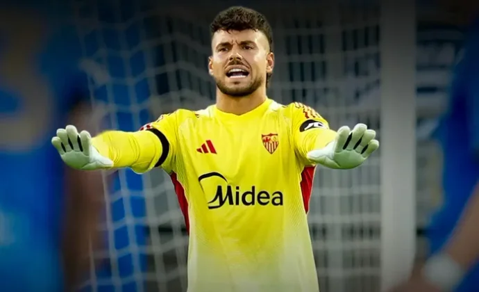 Álvaro perdona un año y medio de ficha y rescinde con el Sevilla