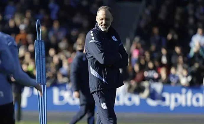 Matarazzo no ve nivel para la defensa de tres y empieza ensayando un 4-2-3-1