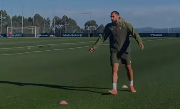 Borja Iglesias empieza la semana al margen, pero a buen ritmo