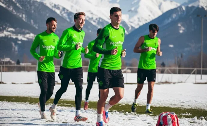 El Elche retoma los entrenamientos pendientes de la enfermería