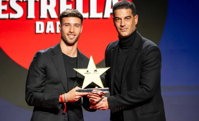 Puado habla de su proceso de recuperación, aunque se ve sin sitio en el once