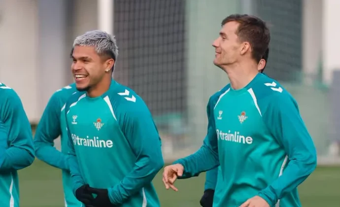 Junior y Llorente vuelven al grupo y Antony se queda en el gimnasio