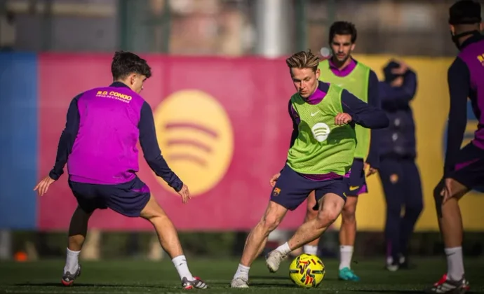 Olmo solo hace el calentamiento del martes. Christensen y Gavi, bajas