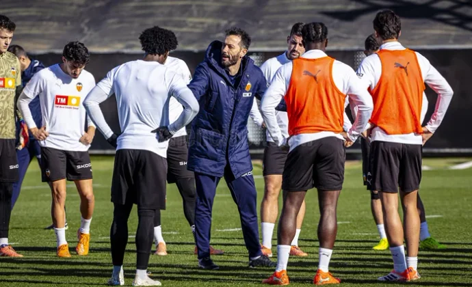 Pepelu supera la gripe y Cömert repite con el grupo