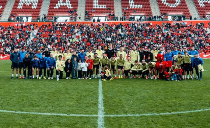 El Mallorca se ejercita con la presencia de aficionados y la enfermería vacía