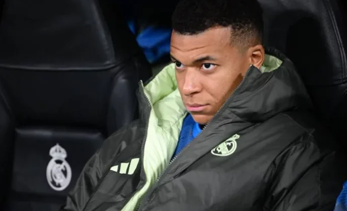 Mbappé apunta a baja de tres semanas: el parte médico oficial