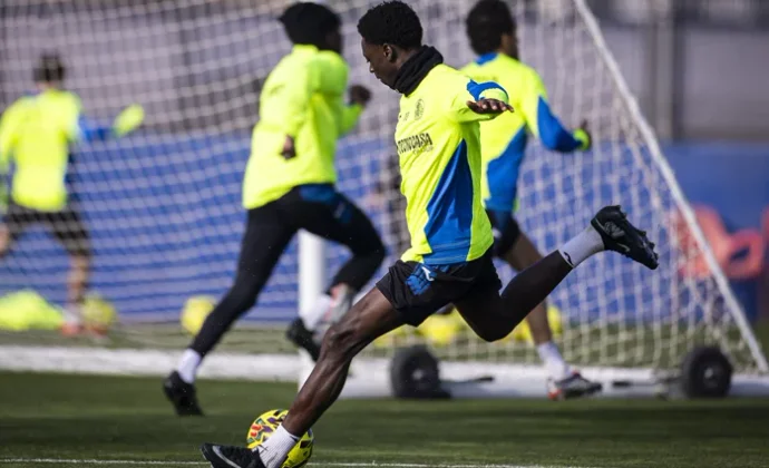 Coba se incorpora al grupo y aligera la enfermería