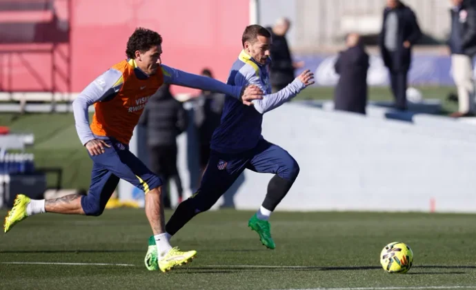 Sorloth vuelve al grupo y Barrios se ausenta por resaca