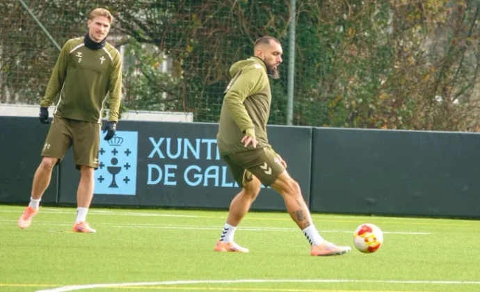 Borja Iglesias y Pablo Durán completan el entrenamiento del jueves