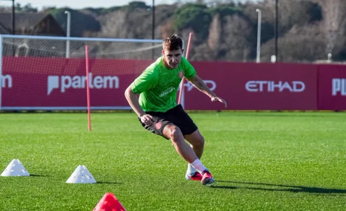 Ricard Artero se incorpora al grupo tras una larga lesión