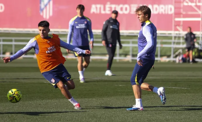 Barrios y Sorloth trabajan diferenciados, Hancko en el gimnasio y se ausenta Julián Alvarez