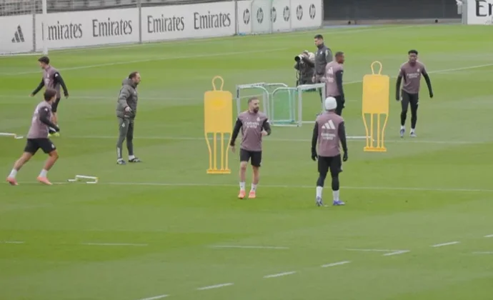 Huijsen se suma a las bajas en la sesión previa al partido