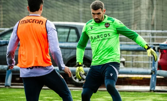 Víctor García y Koyalipou se suman a las bajas en la sesión previa