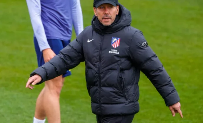Simeone vuelve a probar con Ruggeri y parece tener claro el once