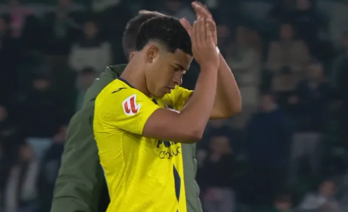 Santiago Mouriño acabó siendo sustituido por calambres, pero no está lesionado