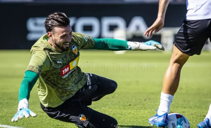 Dimitrievski se ejercita en una sesión sin Ugrinic, Cömert ni Agirrezabala