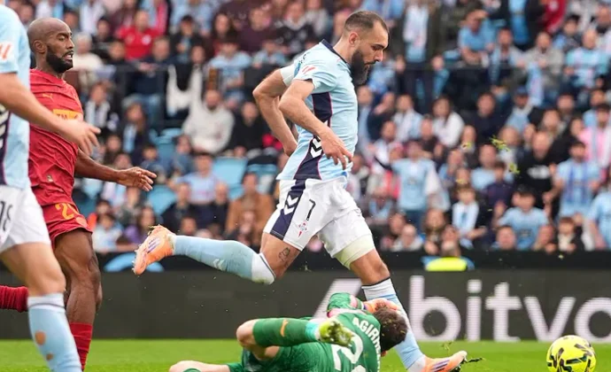 Borja Iglesias afila sus uñas a seis meses del Mundial