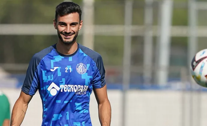 El Sevilla alcanza un preacuerdo con Juan Iglesias para firmar libre en junio