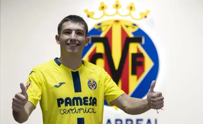 Thiago Fernández aplaza su debut con el Villarreal a la espera de una decisión sobre su futuro