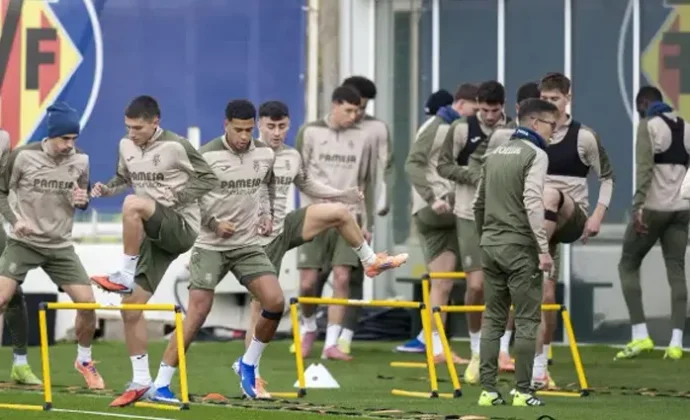 Luiz Junior, Thomas y Kambwala, con el grupo este miércoles