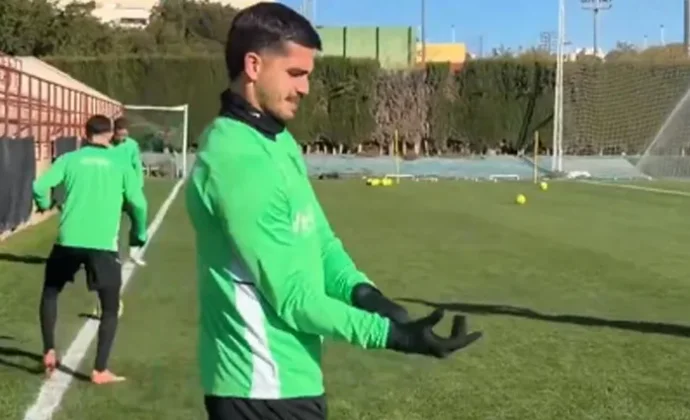 André Silva vuelve al grupo y Rafa Mir sigue al margen por segundo día consecutivo