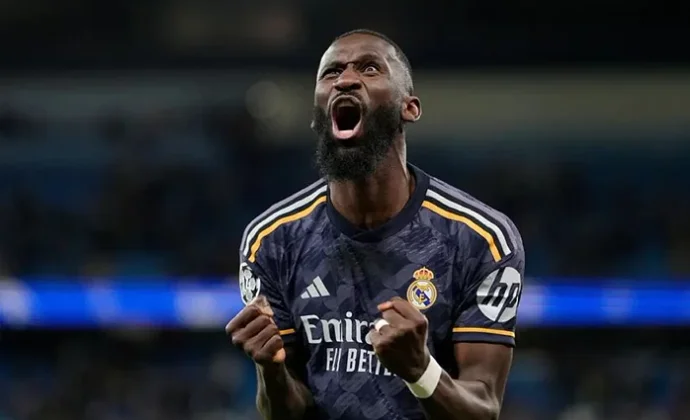 Rüdiger, que no entrenó ayer, es duda para esta noche por molestias