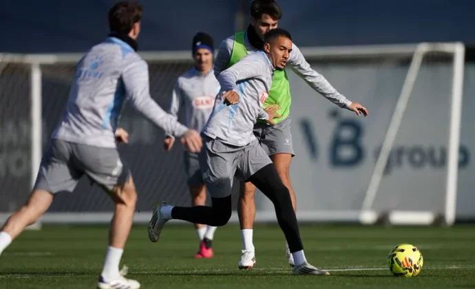 Pickel se incorpora tras la Copa África. Koleosho y Javi Hernández se ausentan para cerrar sus salidas