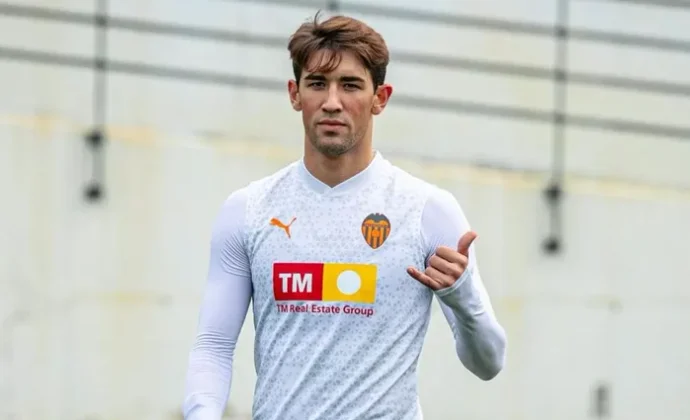 Sesión de gimnasio en Paterna con Jesús Vázquez recuperado de la gripe sobre el césped