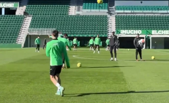 Sesión en el Martínez Valero sin Rafa Mir ni Héctor Fort