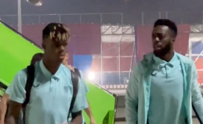 El Athletic Club regresa a Bilbao pendiente de la evolución de Nico Williams, Yuri, Laporte y Vesga