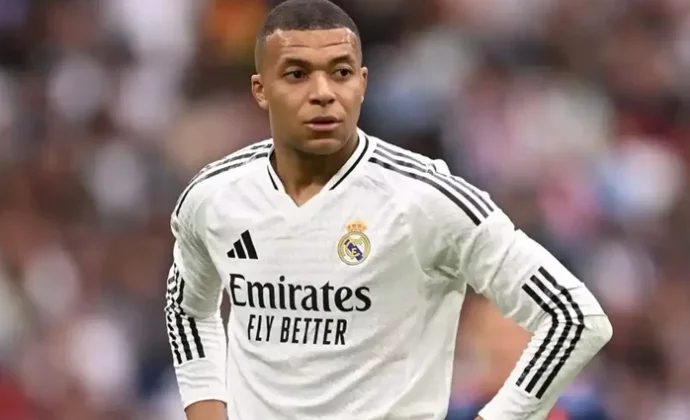 Kylian Mbappé viajará mañana a Yeda para apurar sus opciones de jugar la final