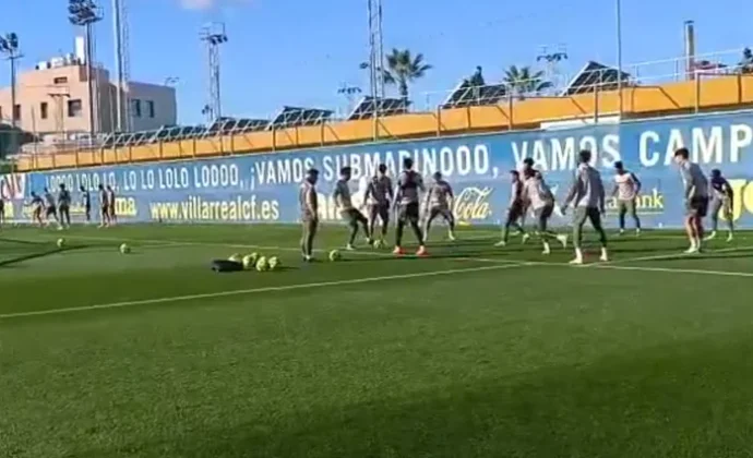 Pau Navarro trabaja con el grupo pese a las dudas de Marcelino