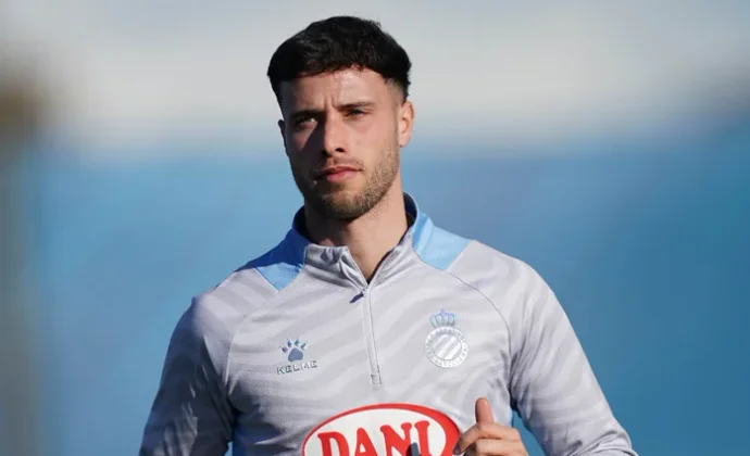 Sport apuesta por la titularidad de Javi Puado en el Ciutat