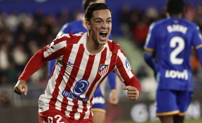 La Roma vuelve a la carga por Raspadori y mejora su oferta