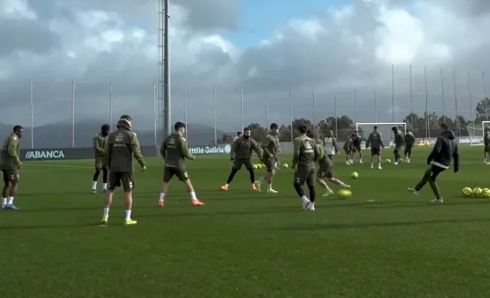 El Celta completa la sesión del sábado con toda la plantilla disponible y el alta de Ristic