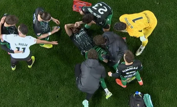 Pedro Bigas se retiró en camilla por un golpe en la rodilla