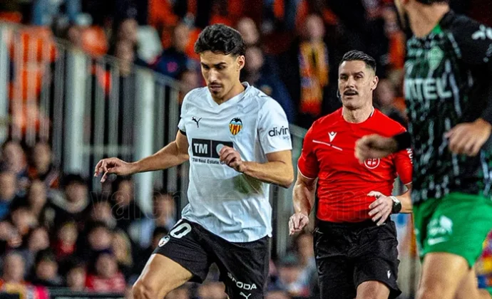 El Elche agrava la ansiedad de Mestalla