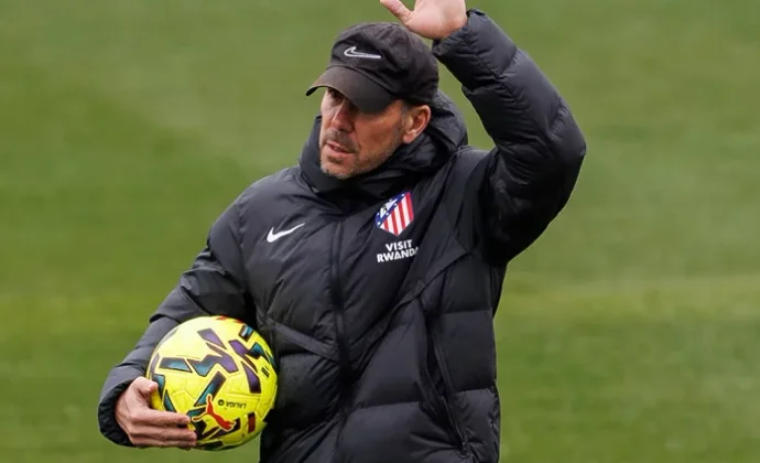 Simeone prueba once con Raspadori para asaltar Riazor