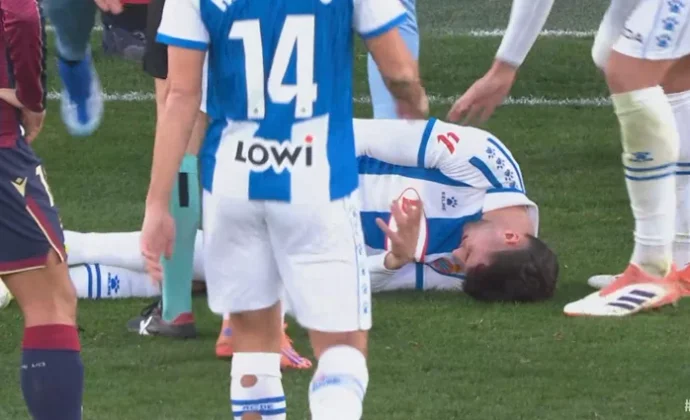 Puado se lesiona la misma rodilla a los pocos minutos de entrar