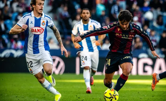 El Levante corta las alas del Espanyol