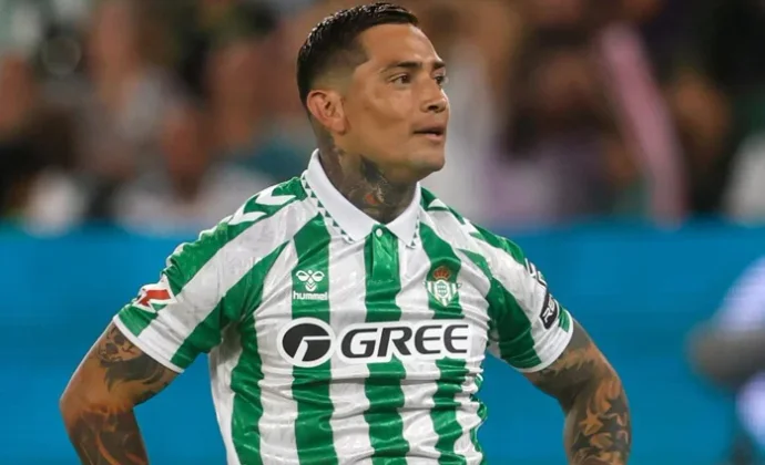 La lesión de Cucho frena la operación salida del Betis